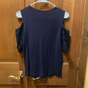 ANN TAYLOR SCALLOP SLEEVED BLOUSE
